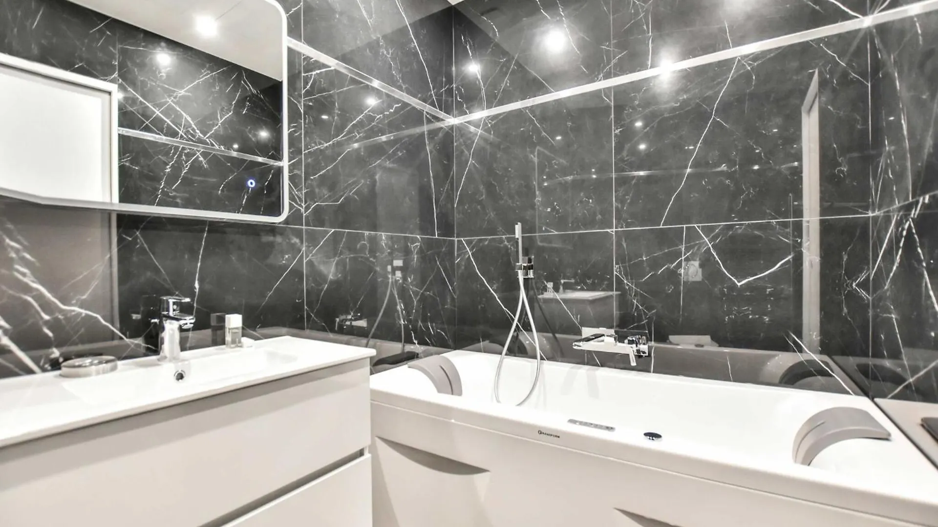 Chic Studio W Jacuzzi - 2P - Near Palais Garnier Párizs