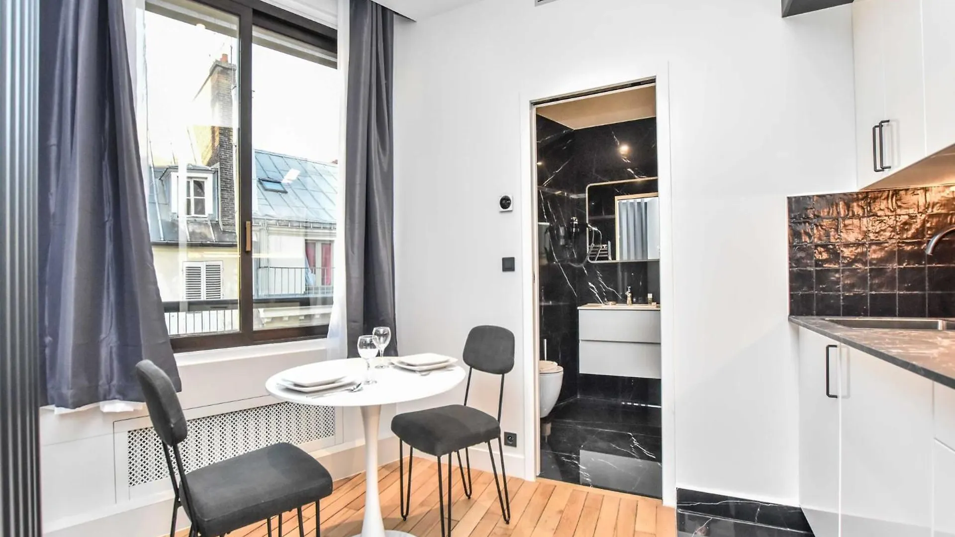Chic Studio W Jacuzzi - 2P - Near Palais Garnier Párizs 0*,  Franciaország